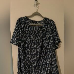BloomChic Navy and White Floral Short Sleeve Top